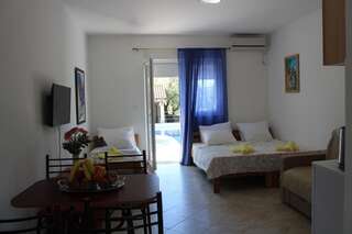Апартаменты Villa Mia Apartments Биела Апартаменты с 1 спальней и видом на бассейн-1